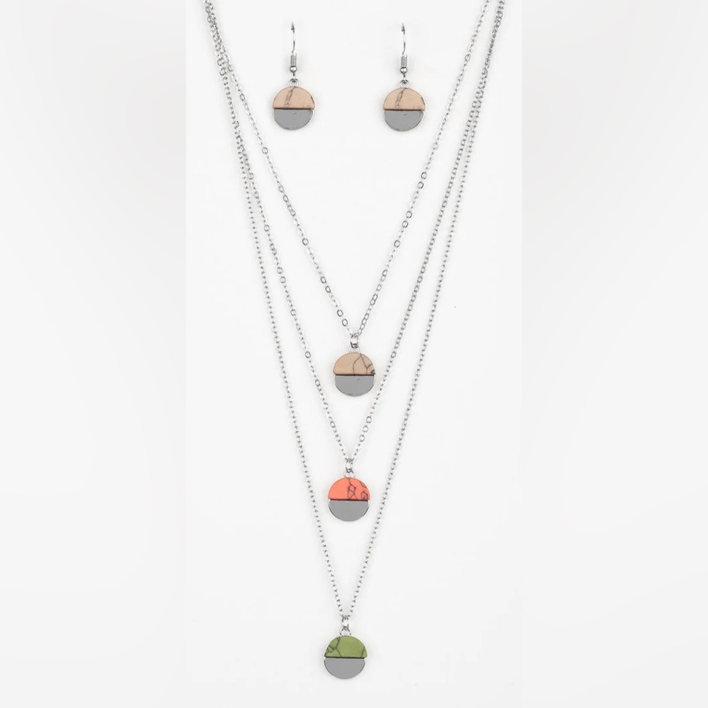 *Multi color layer dainty short necklace.